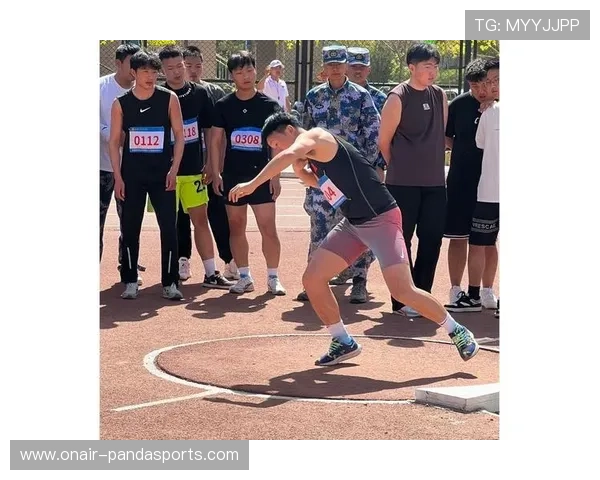 绿茵场上无畏奔跑用速度与激情书写传奇球星人生